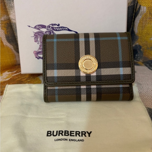 NWT Burberry Small Lancaster Wallet in Olive Green - Picture 1 of 5
